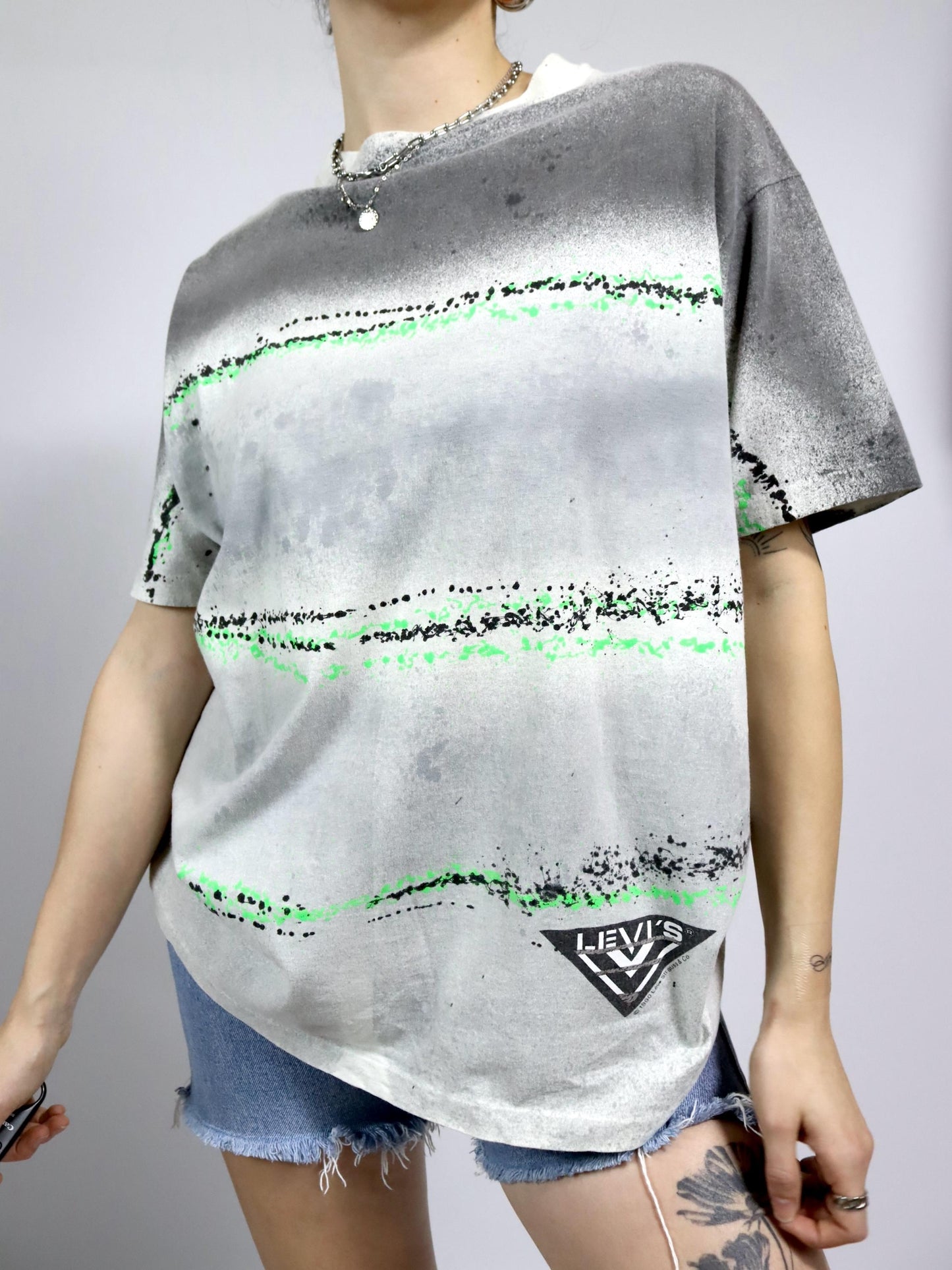 Vintage 80s 90s LEVIS T-Shirt 1990 short sleeve crazy pattern green white grey Single stitched S