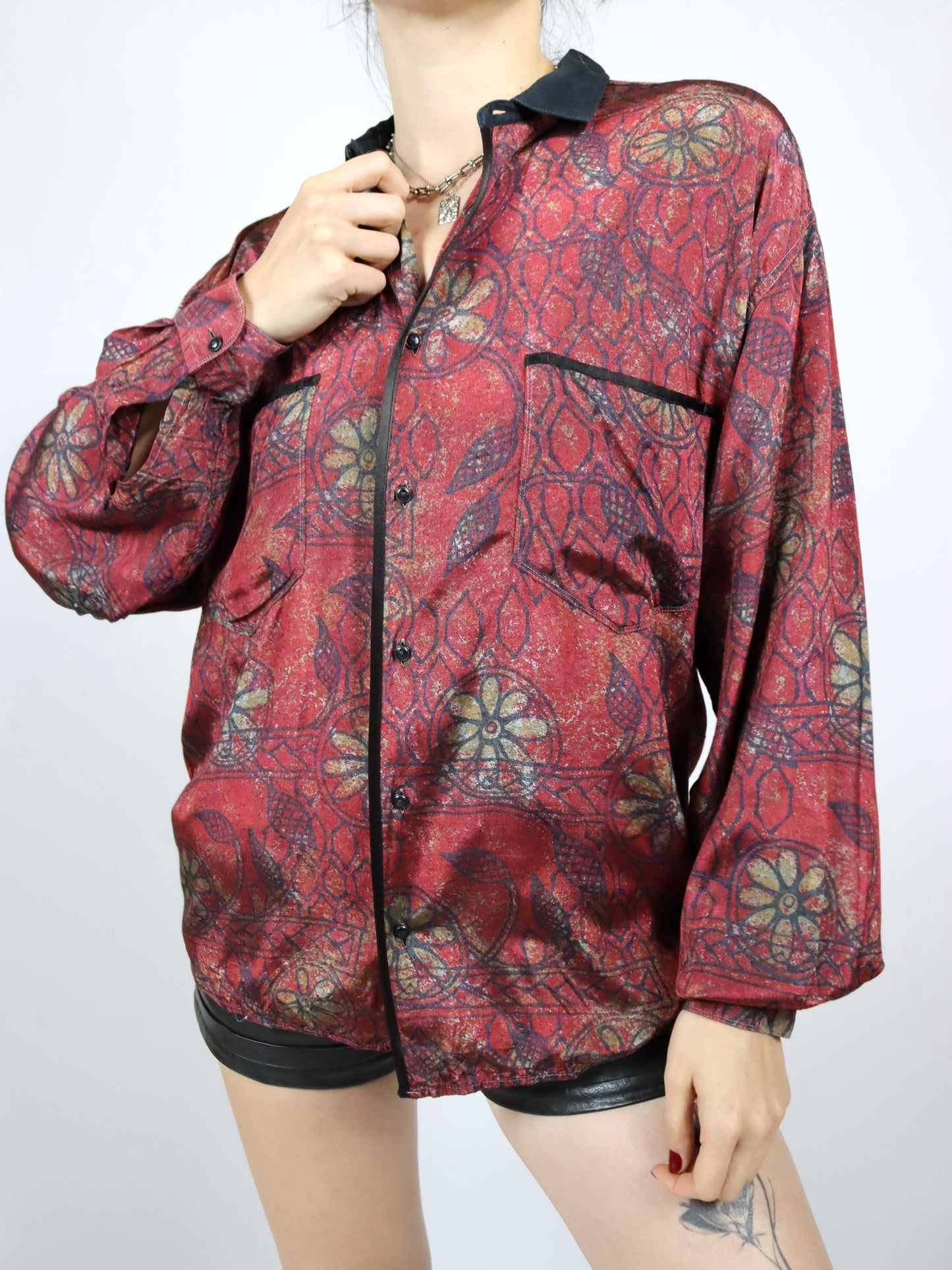 Vintage 80er 90er MR. CIRCUS Bluse Hemd langarm glänzend crazy pattern Viskose rot schwarz M