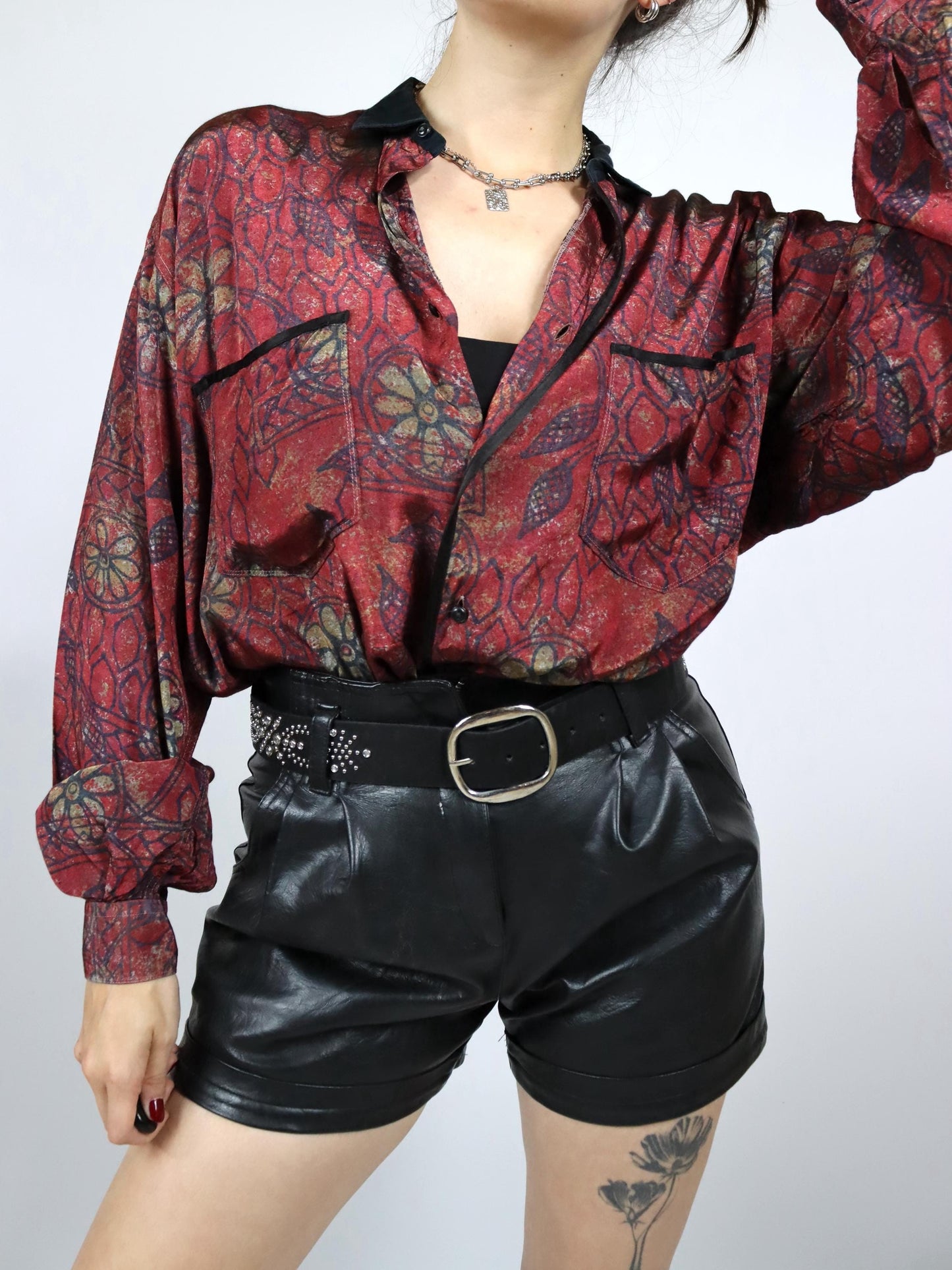 Vintage 80er 90er MR. CIRCUS Bluse Hemd langarm glänzend crazy pattern Viskose rot schwarz M