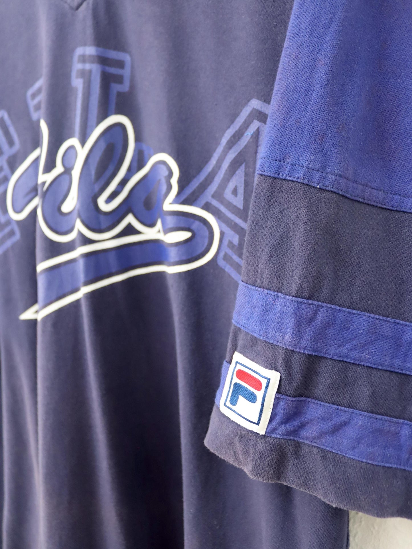 Vintage 80s 90s FILA T-Shirt short sleeve heavy cotton blue V-neck L
