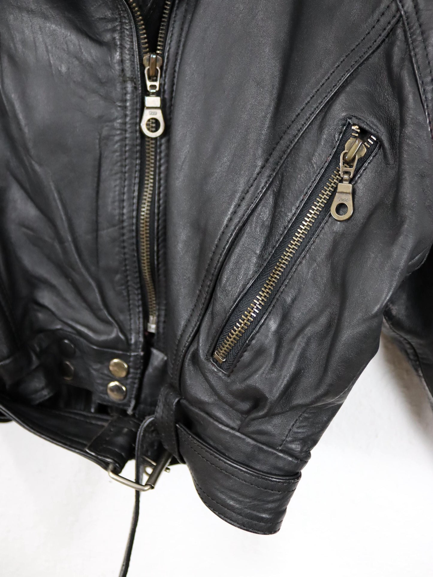 Vintage 80er 90er Bikerjacke Lederjacke mit Gürtel crop schwarz S