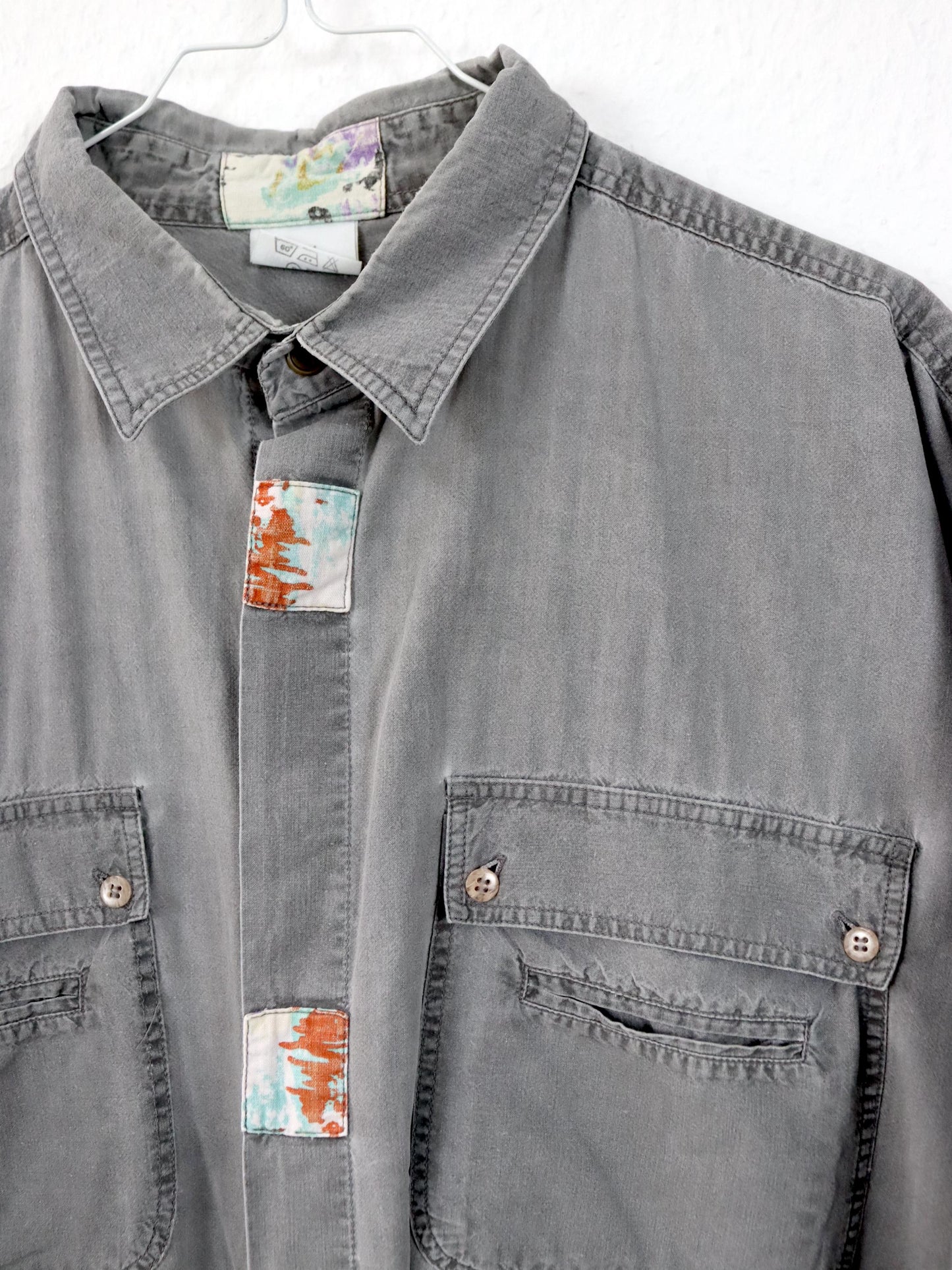 Vintage 80er 90er Hemd mit bunten patches grau 43/44 XL