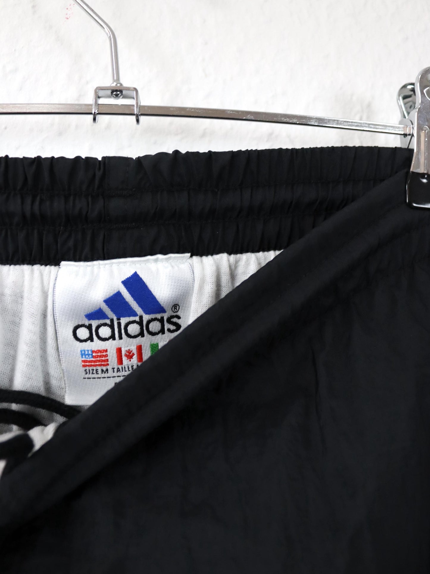 Vintage 80er 90er ADIDAS Jogginghose Trainingshose schwarz glänzend doppellagig M