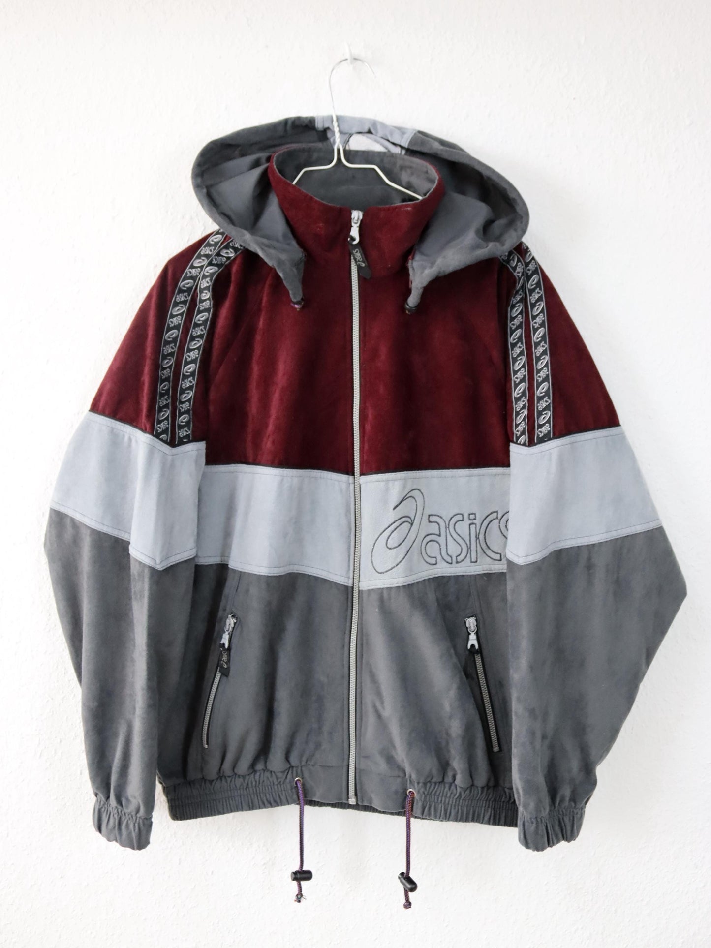 Vintage 80er 90er ASICS Trainingsjacke Kapuze Stehkragen Samt grau dunkelrot 46 S