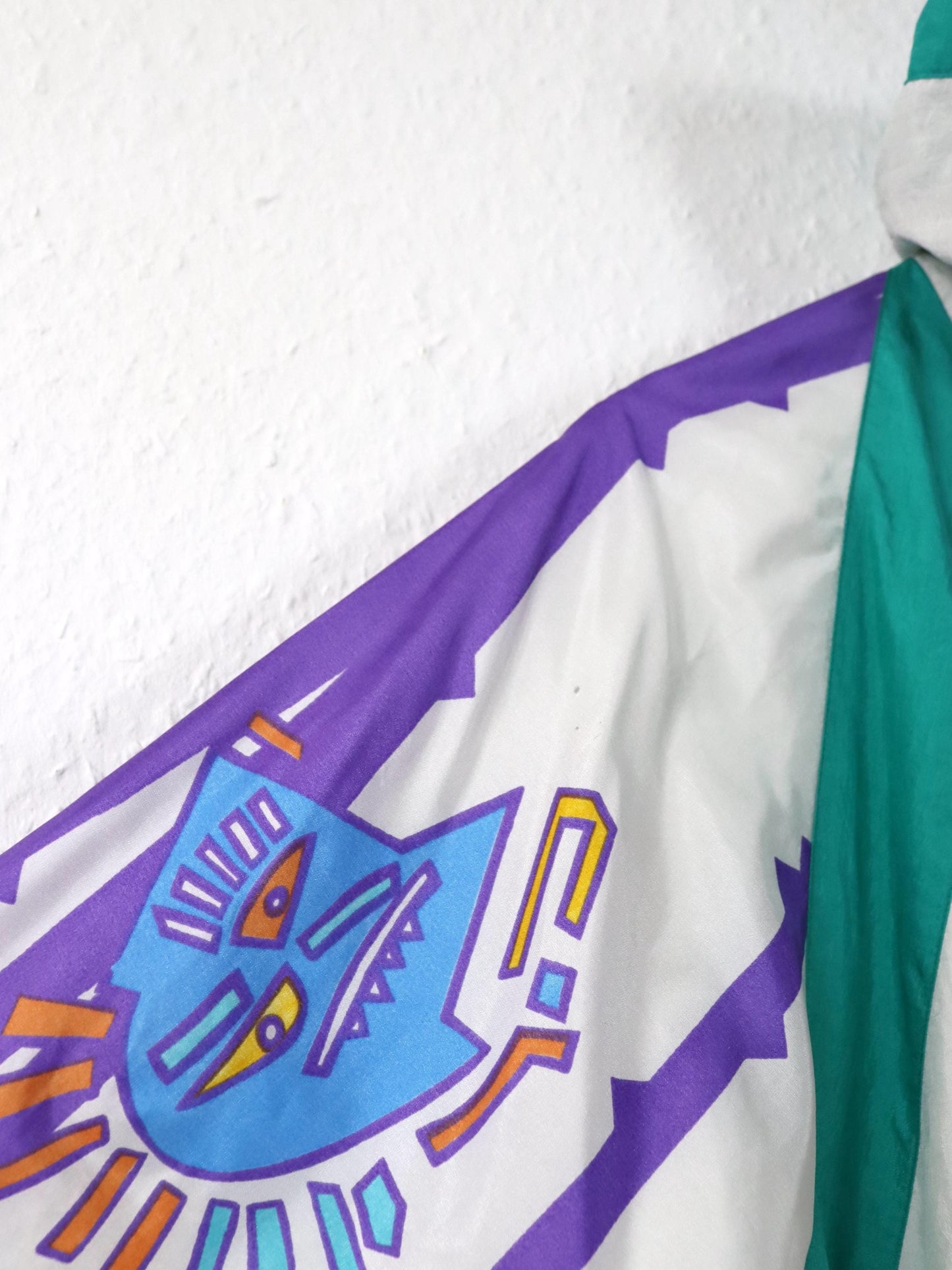 Vintage 80er 90er AK SPORT Trainingsjacke Jacke Stehkragen glänzend crazy pattern weiß bunt L