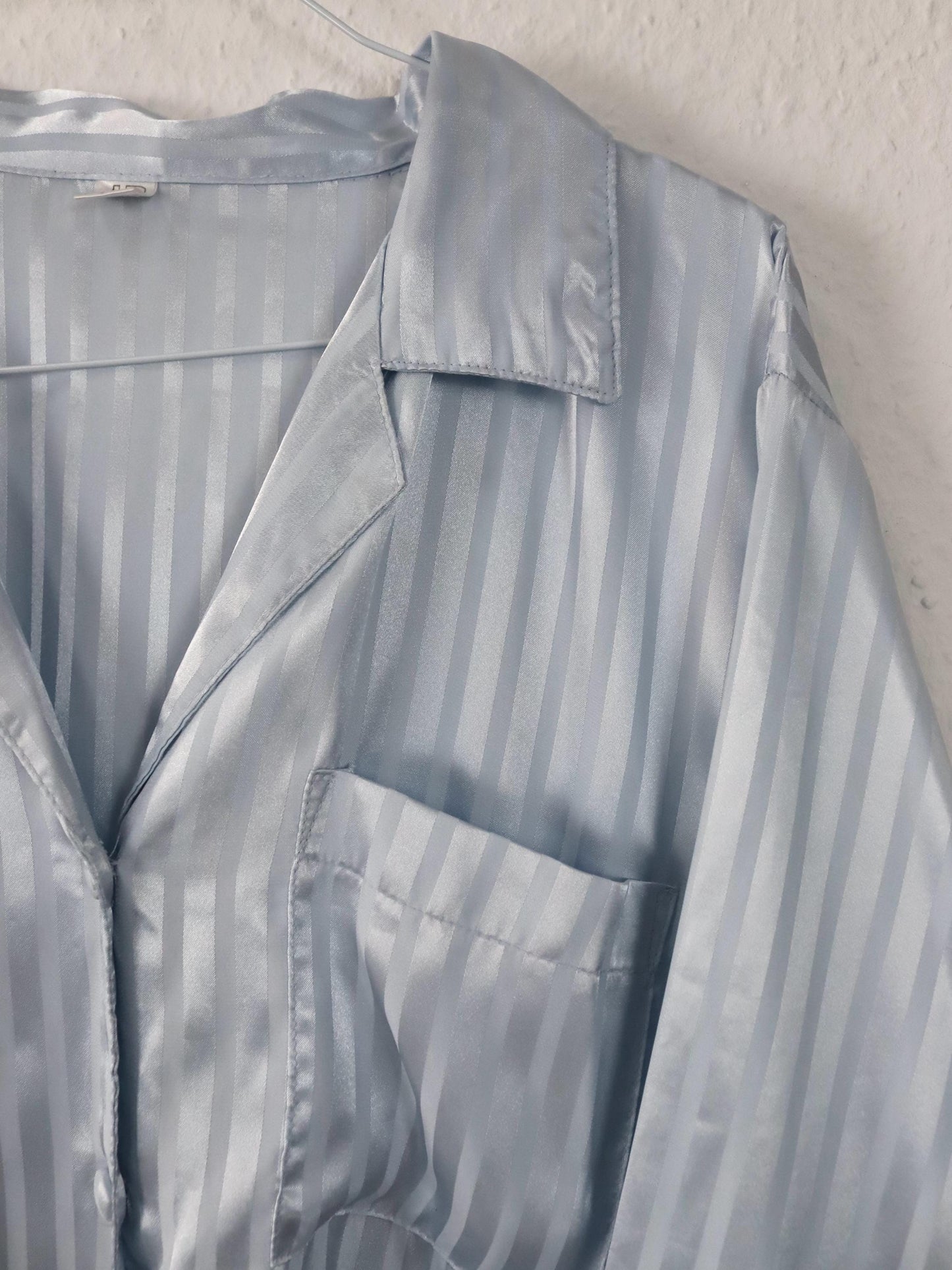 Vintage 80er 90er JP Bluse langarm Pyjamabluse gestreift Satin hellblau S