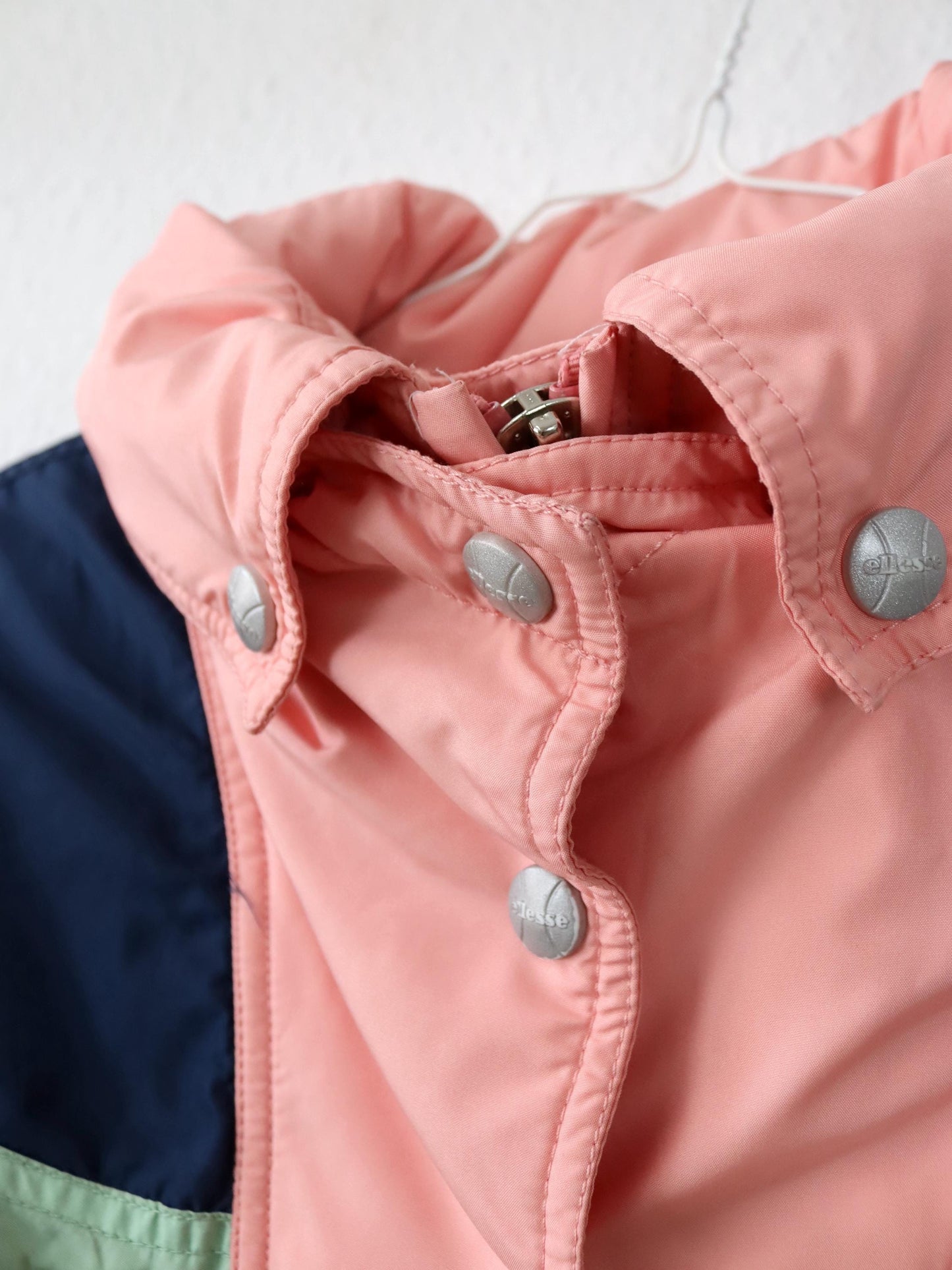Vintage 80er 90er ELLESSE Winterjacke Skijacke gefüttert Kapuze rosa blau türkis M