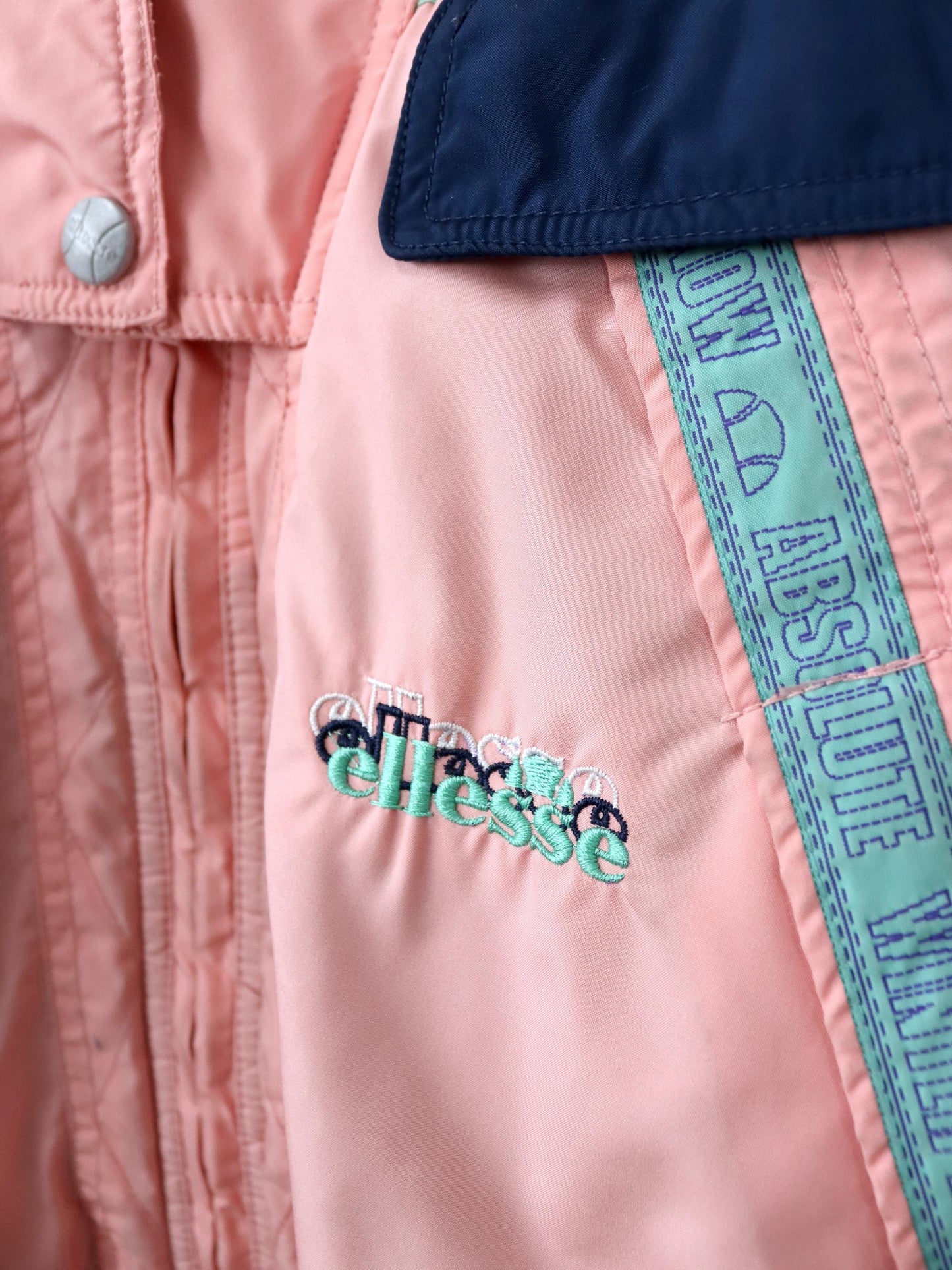 Vintage 80er 90er ELLESSE Winterjacke Skijacke gefüttert Kapuze rosa blau türkis M