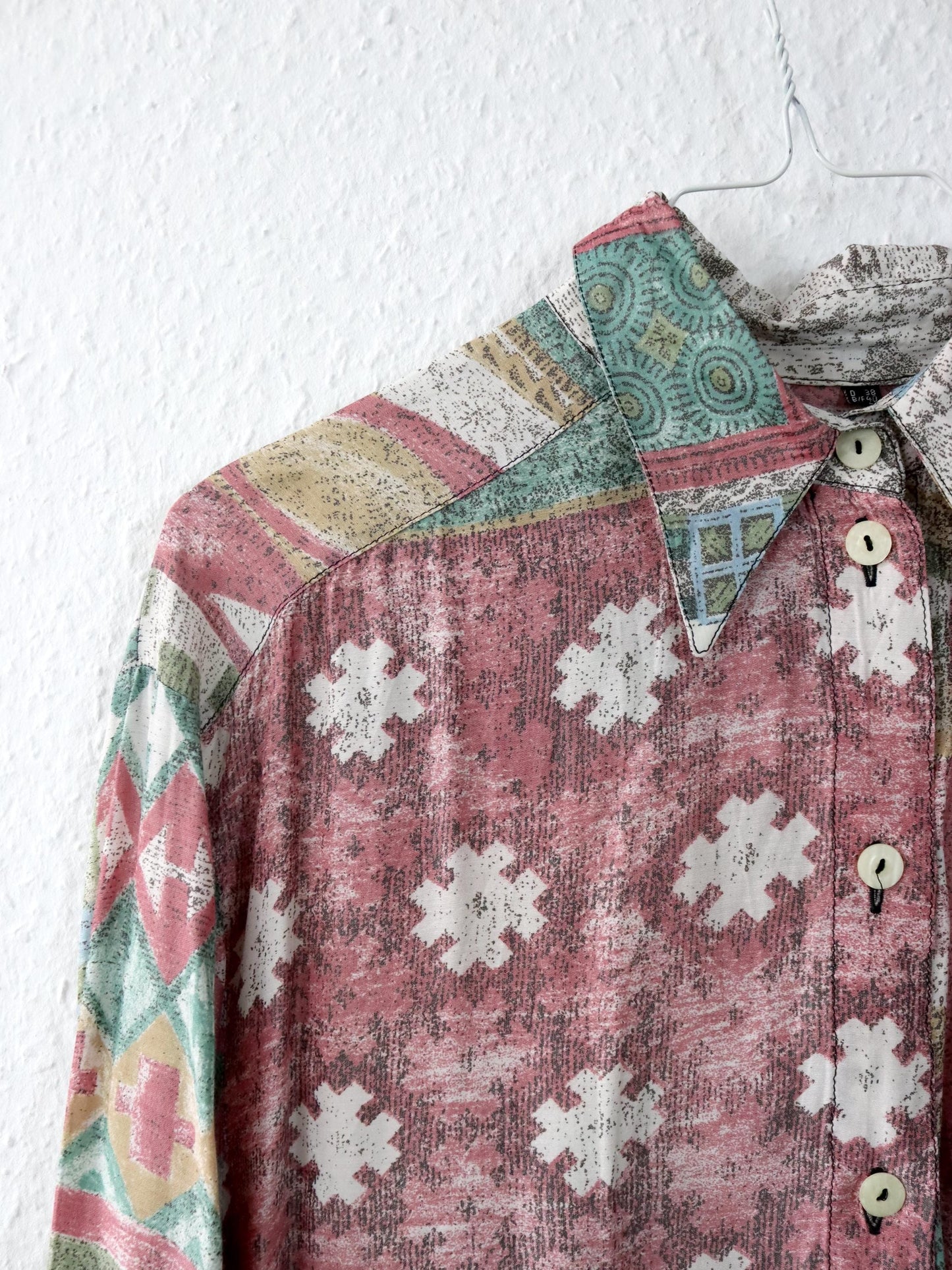 Vintage 80er 90er Bluse langarm crazy pattern Spitzkragen Made in Germany Viskose 38
