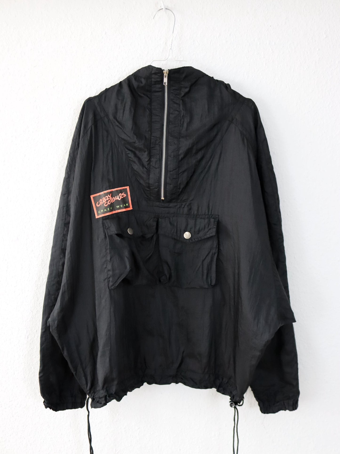 Vintage 80er 90er CRAZY COLOURS Windbreaker Jacke Überziehjacke Stehkragen schwarz Backprint M