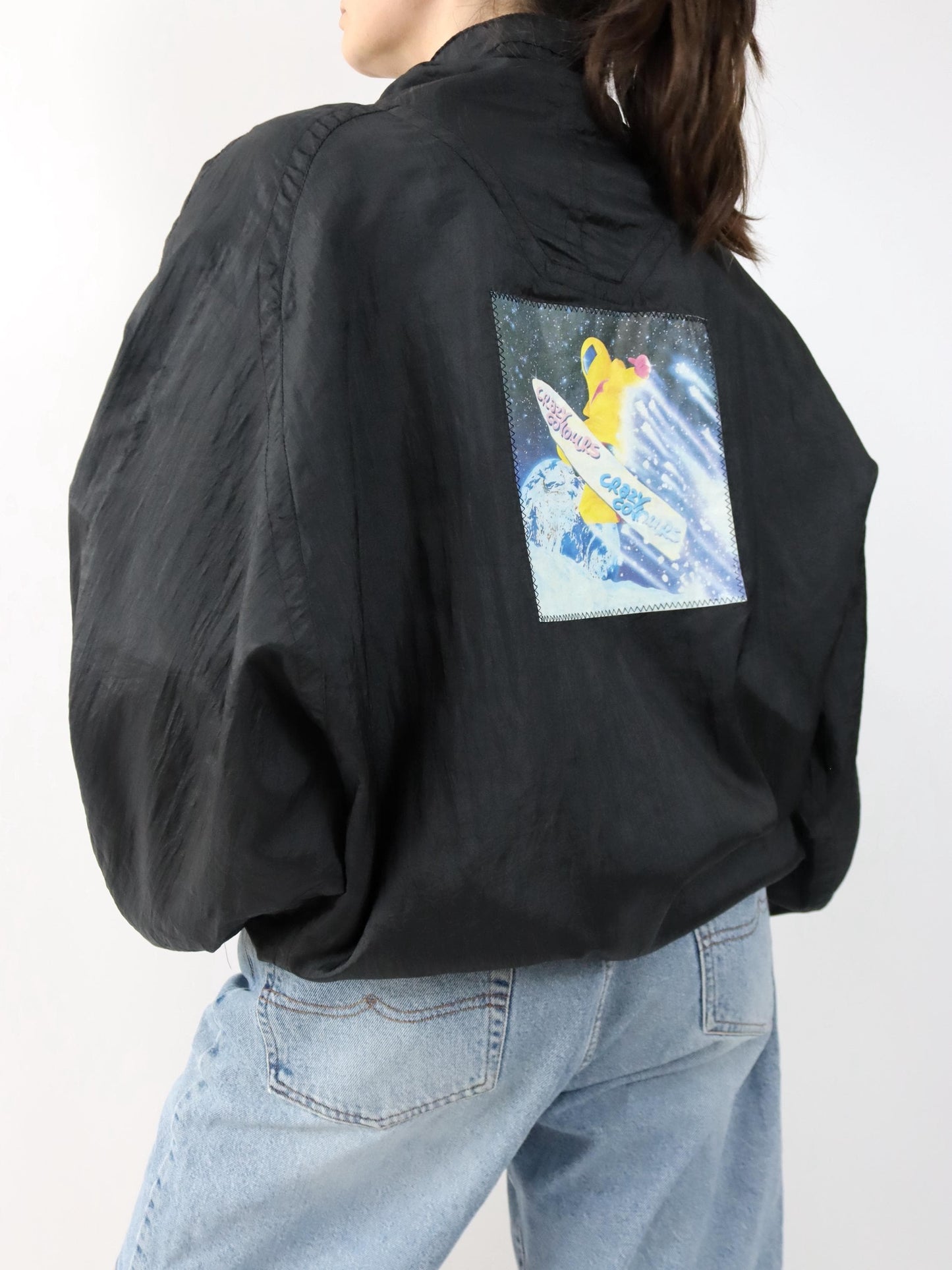 Vintage 80er 90er CRAZY COLOURS Windbreaker Jacke Überziehjacke Stehkragen schwarz Backprint M