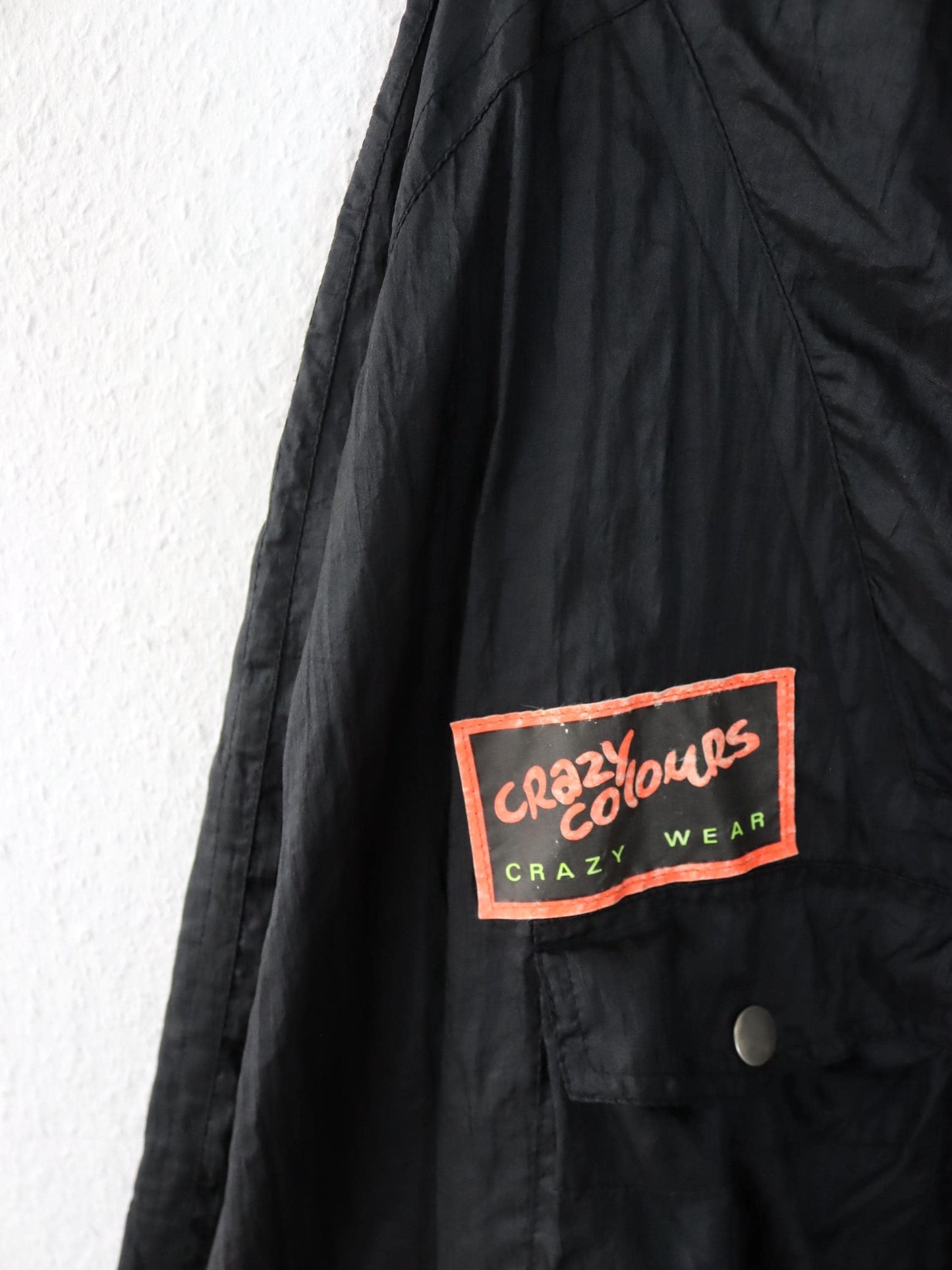 Vintage 80er 90er CRAZY COLOURS Windbreaker Jacke Überziehjacke Stehkragen schwarz Backprint M