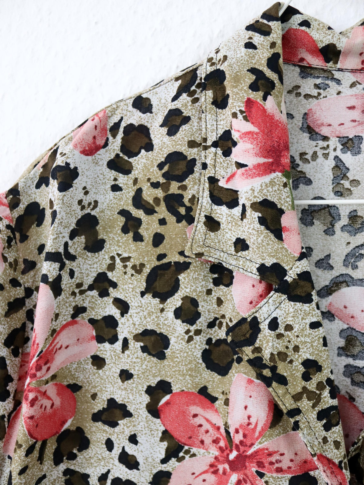 Vintage 80er 90er Bluse kurzarm crazy pattern Leoparden Blumen Viskose 40