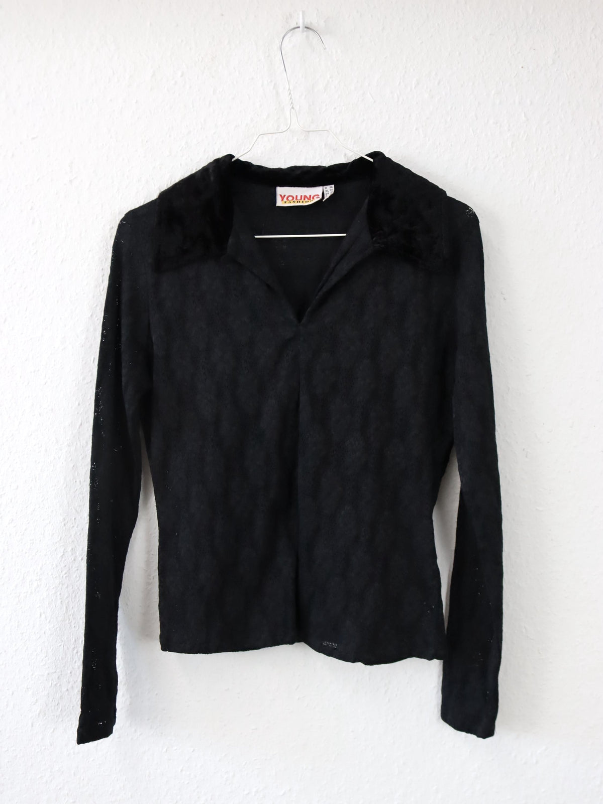 Vintage 80er 90er YOUNG FASHION Oberteil Bluse Spitze Samt Cut Out schwarz 36