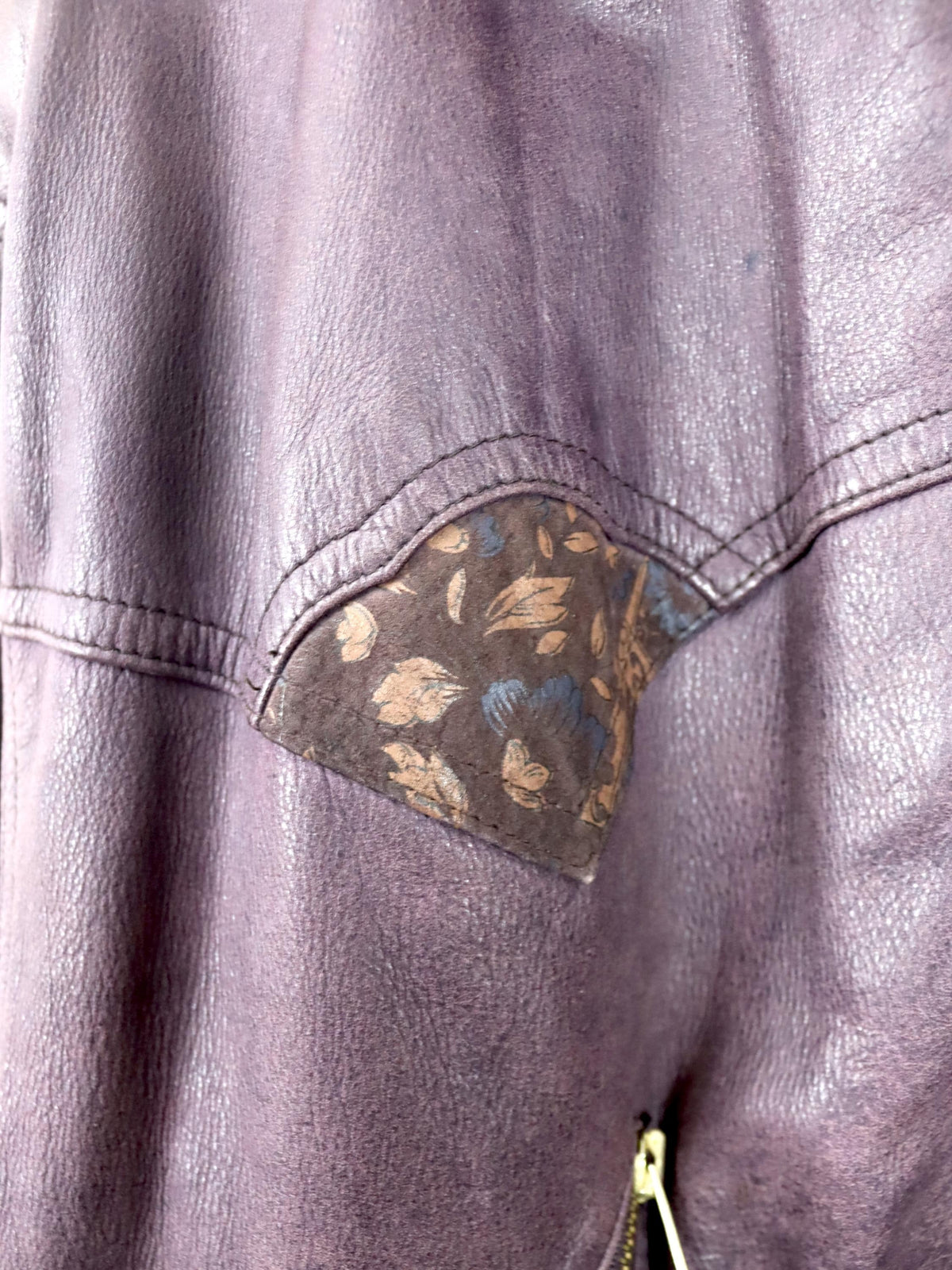 Vintage 80er 90er Lederjacke lila tailliert Kapuze Fellkragen Schulterpolster 38