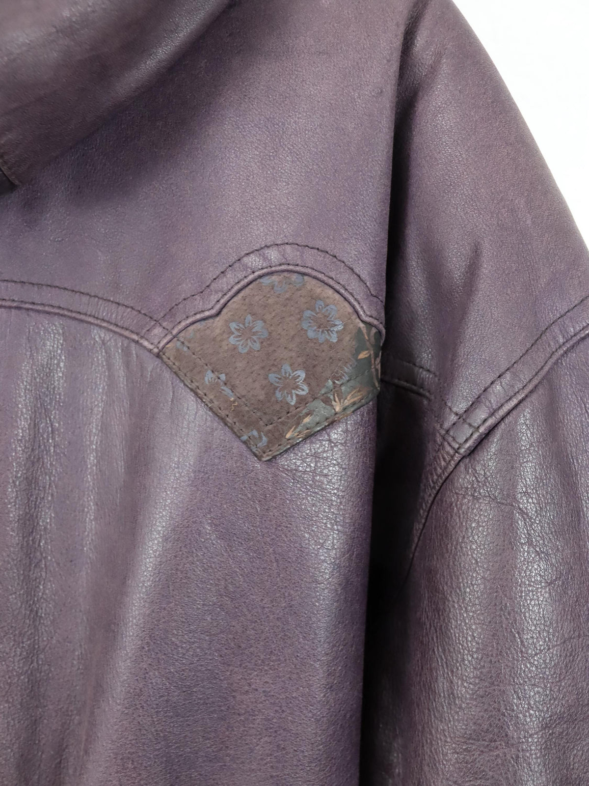 Vintage 80er 90er Lederjacke lila tailliert Kapuze Fellkragen Schulterpolster 38